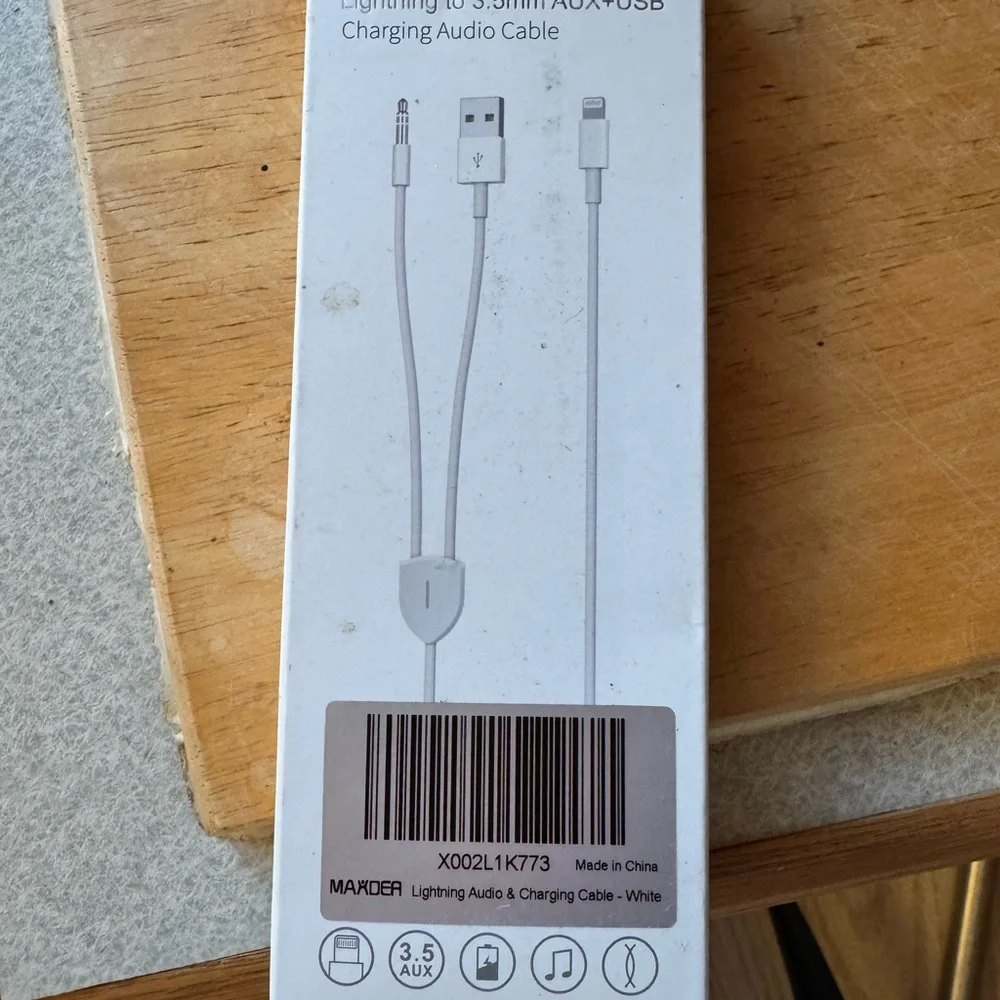 APPLE Lightning to 3.5mm AUX & USB Charging Audio Cable *NEW* *Unopened* list2